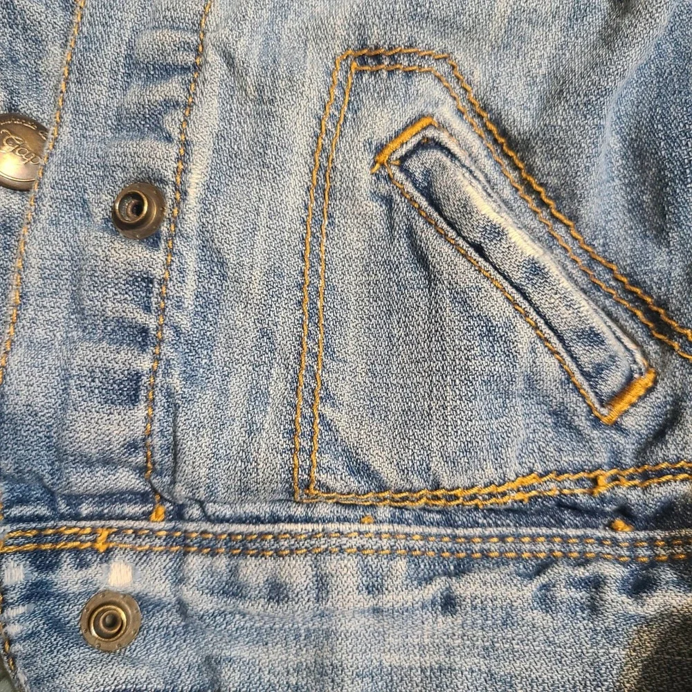 Gap Kids Light Denim Jean Jacket XS 4/5 Boho Embellished Cuffs Pockets‎ Snaps